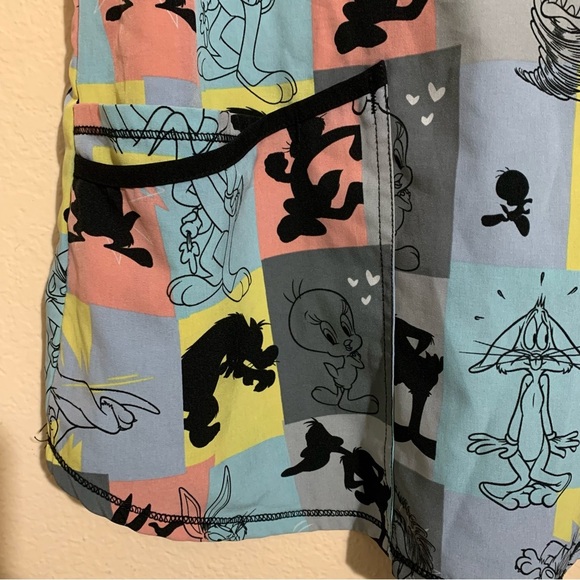 Looney Tunes V-neck Scrub Top Women's Size L Nurse Doctor Healthcare - Picture 5 of 8